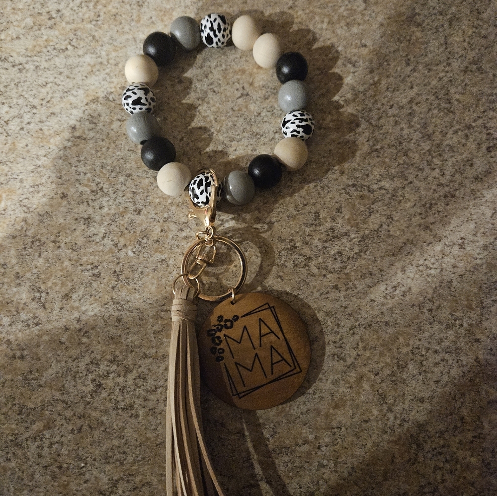 Letter Detail Round & Tassel Charm Fashionable Keychain - Picture 7 of 8